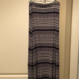 Elastic waist maxi skirt